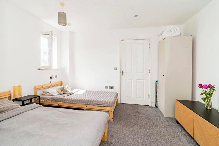 1 Bedroom Flat For Sale In Lower Canal Walk, Southampton, SO14
