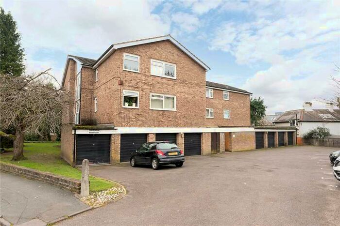 1 Bedroom Flat To Rent In Castleview Road, Weybridge, Surrey, KT13
