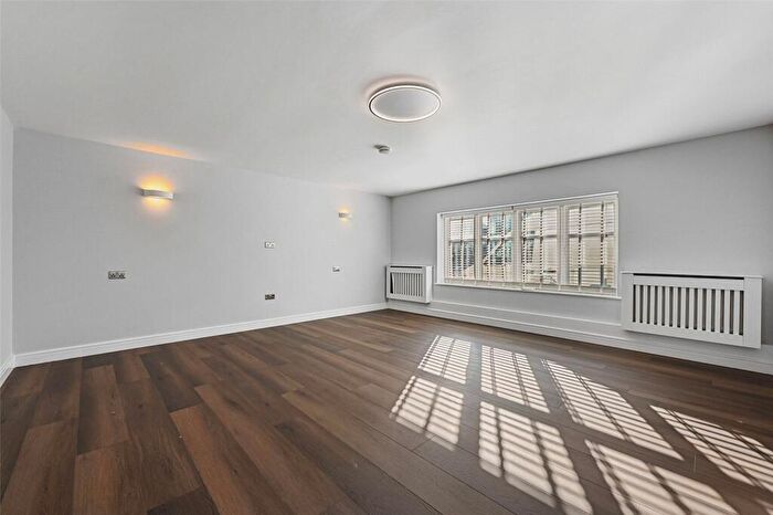 3 Bedroom Apartment To Rent In Prince Edward Road, Hackney, London, E9