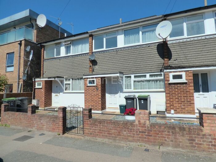 4 Bedroom Terraced House To Rent In Palace Road, London, N11