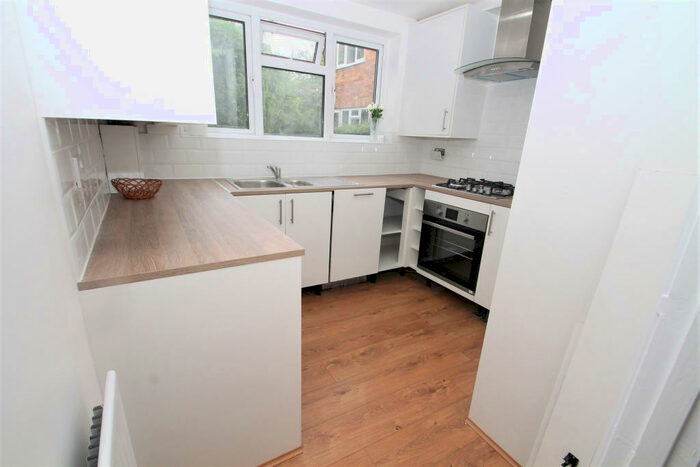2 Bedroom Flat To Rent In Roxborough Avenue, Harrow On The Hill, HA1