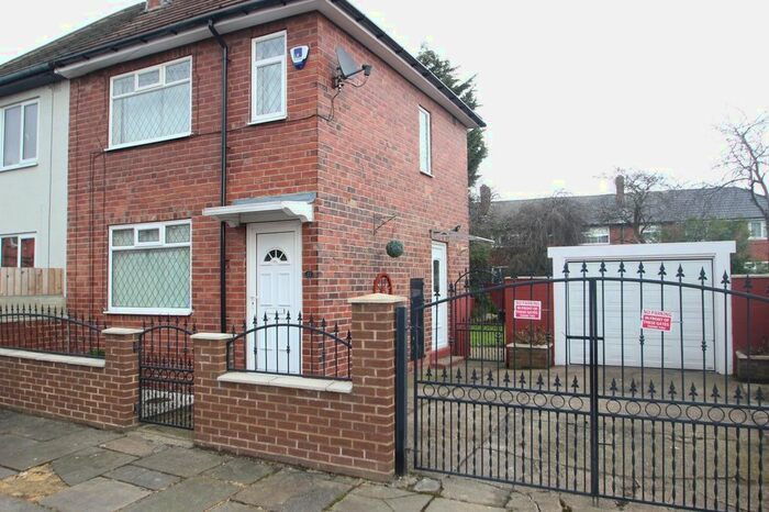 2 Bedroom Semi-Detached House To Rent In Trafford Grove, Leeds, West Yorkshire, Uk, LS9