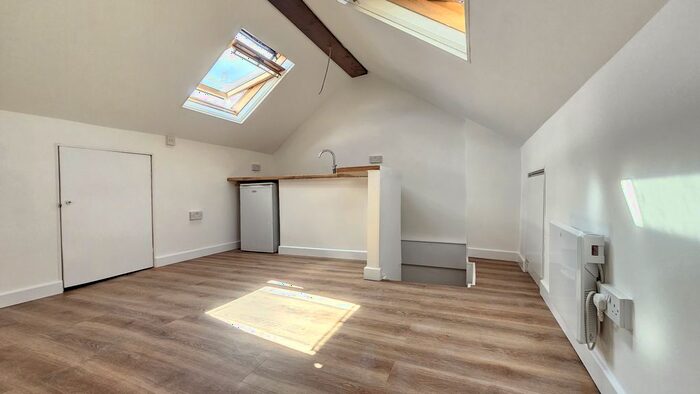 Studio To Rent In Rosebank Avenue, Sudbury Hill, Middlesex, HA0