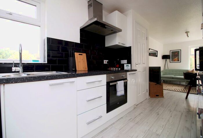 4 Bedroom Serviced Apartments To Rent In Clover Ground, Bristol, BS9