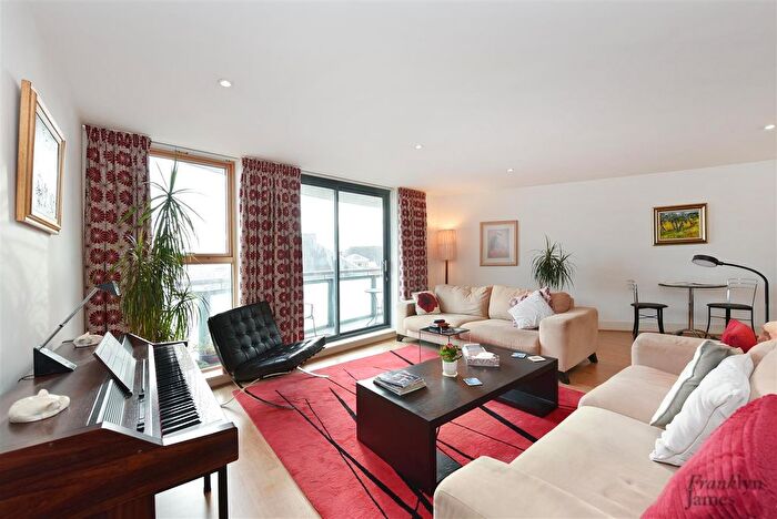2 Bedroom Flat For Sale In Crews Street, London, E14