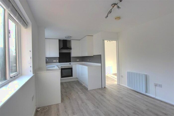 1 Bedroom Flat To Rent In Somerton Road, Cricklewood, NW2