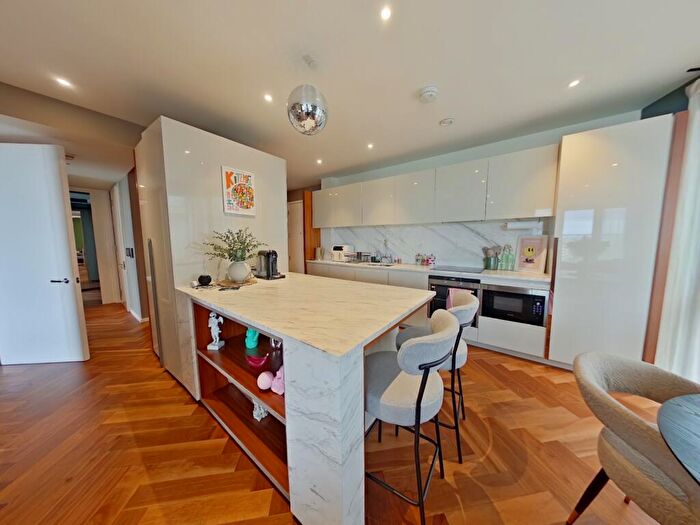 3 Bedroom Apartment For Sale In Ambassador Building, Nine Elms, SW11