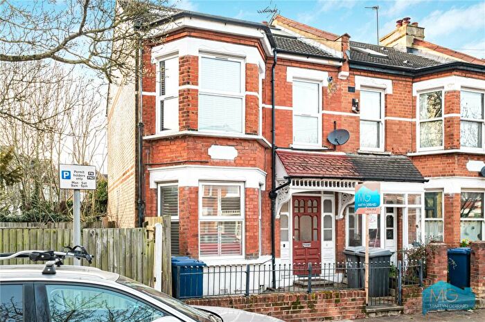 2 Bedroom Apartment For Sale In Derby Avenue, London, N12