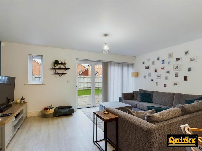 4 Bedroom Detached House For Sale In Farnham Avenue, Wickford, SS11