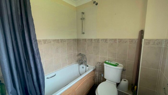 5 Bedroom Semi-Detached House To Rent In Mascot Square, Colchester, Essex, CO4