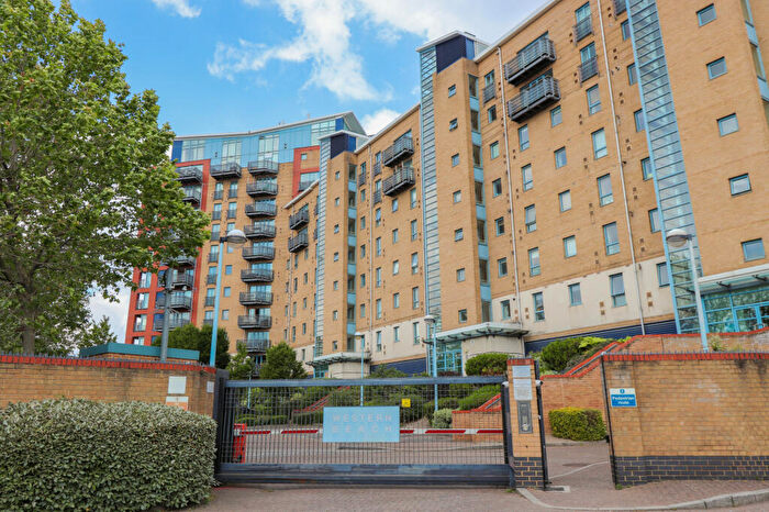 2 Bedroom Apartment For Sale In Western Beach Apartments, Hanover Avenue, London, E16