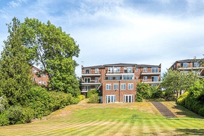3 Bedroom Flat For Sale In Oatlands Drive, Weybridge, KT13