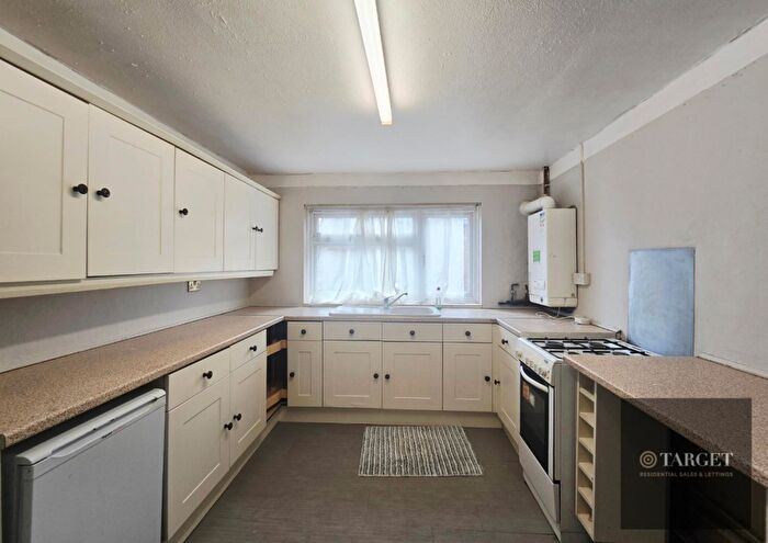 3 Bedroom Maisonette To Rent In Bounces Road, N9