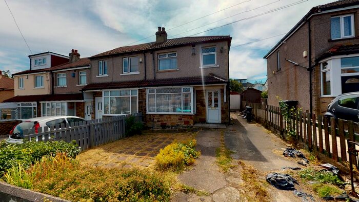 3 Bedroom Semi-Detached House To Rent In Briardale Road, Heaton, Bradford, BD9
