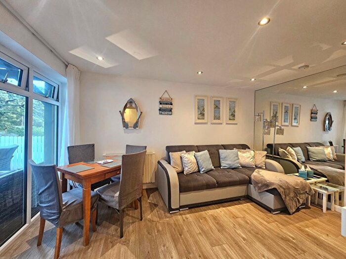 1 Bedroom Flat To Rent In St. Marks Road, Torquay, TQ1