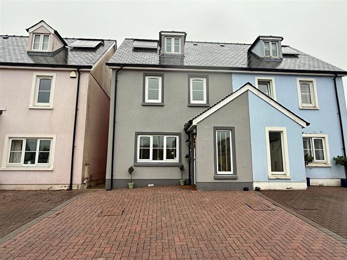 3 Bedroom Town House For Sale In Parc Y Gelli, Foelgastell, Llanelli, SA14