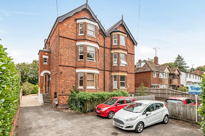 2 Bedroom Flat For Sale In Western Elms Avenue, Reading, Berkshire, RG30