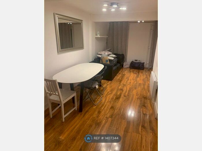 2 Bedroom Flat To Rent In Greys Road, Henley-On-Thames, RG9