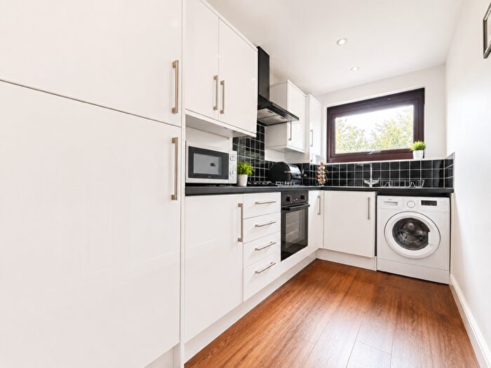 1 Bedroom Flat To Rent In Churchfields, London, E18