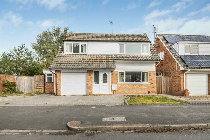 4 Bedroom Detached House To Rent In Carlton Road, Caversham, Reading, RG4