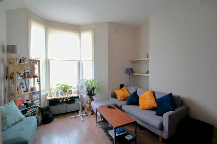 1 Bedroom Flat To Rent In Kellett Road, London, SW2
