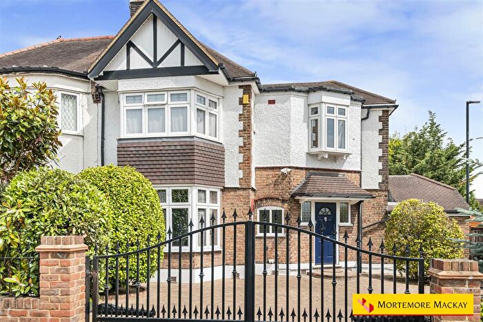 4 Bedroom Semi-Detached House For Sale In Hoodcote Gardens, London, N21