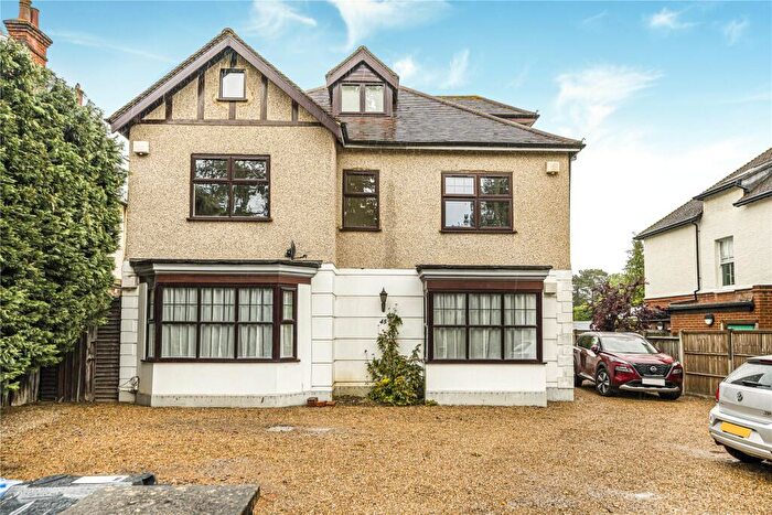 2 Bedroom Flat For Sale In Hersham Road, Hersham, KT12