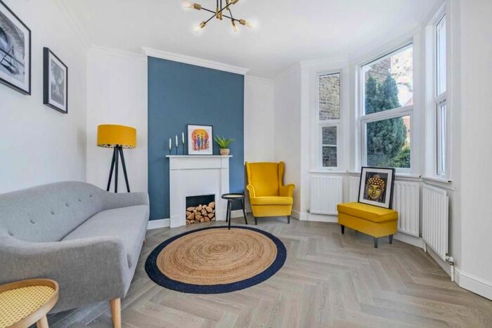 4 Bedroom Flat To Rent In High Street, London, NW10
