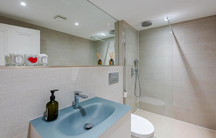 2 Bedroom Flat For Sale In Rectory Grove, London, SW4