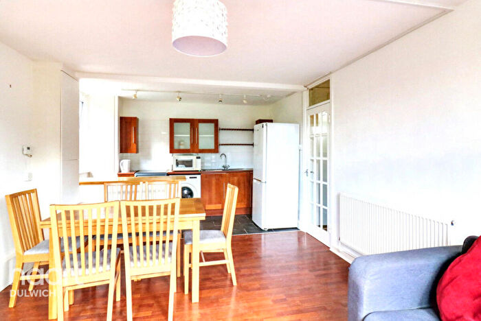 2 Bedroom Flat To Rent In College Road, London, SE19
