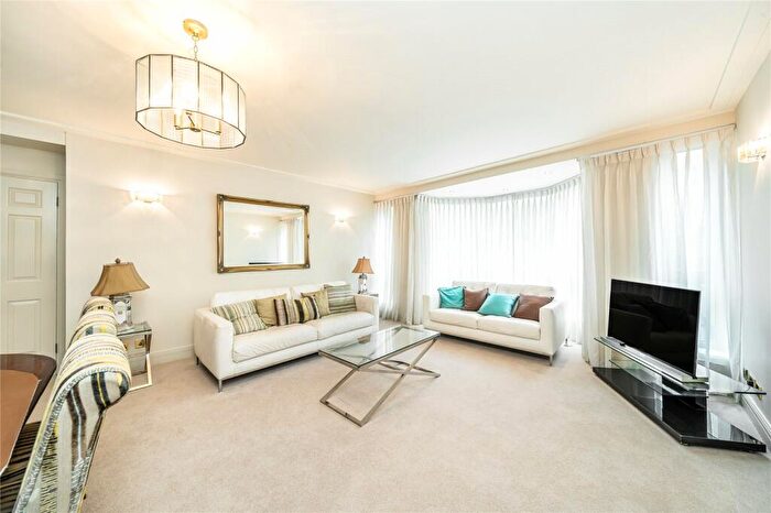 3 Bedroom Apartment To Rent In Queens Terrace, London, NW8