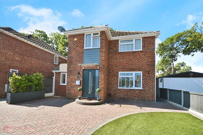 4 Bedroom Detached House For Sale In Selwyn Drive, Broadstairs, CT10