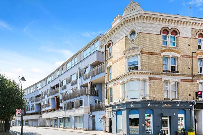 3 Bedroom Flat For Sale In Grosvenor Terrace, London, SE5