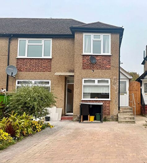 2 Bedroom Flat To Rent In Valley Close, Pinner, HA5
