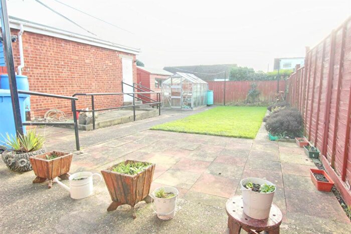 2 Bedroom Semi-Detached Bungalow For Sale In Wheatlands Drive, Molescroft, HU17