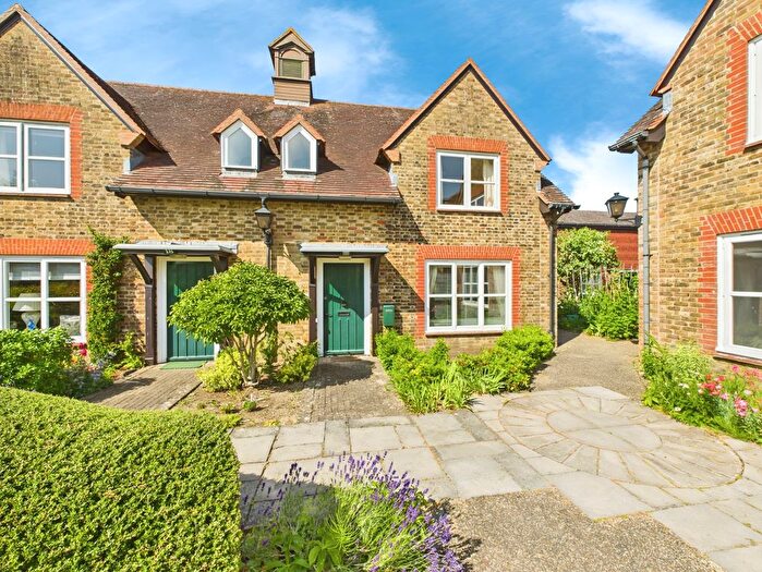 2 Bedroom End Of Terrace House For Sale In Bluecoat Pond, Christs Hospital, RH13