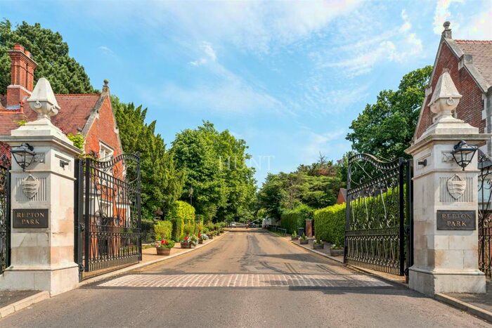 4 Bedroom Town House To Rent In Rosebury Square, Repton Park, Woodford Green, Essex, IG8