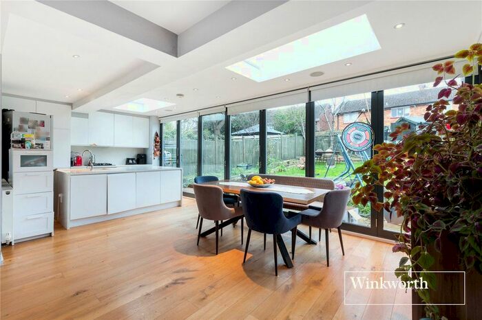 3 Bedroom Semi-Detached House To Rent In Ridgeview Road, Whetstone, London, N20