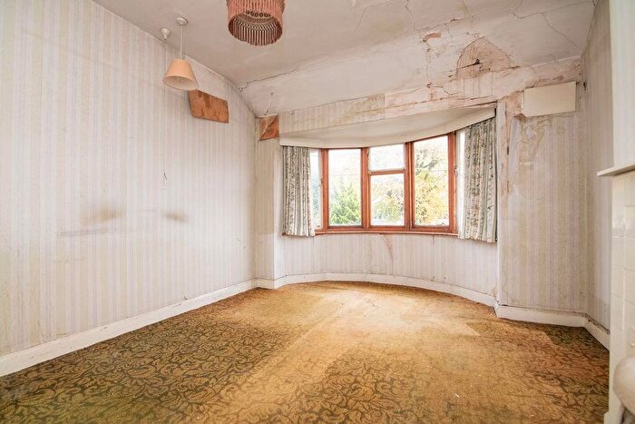 3 Bedroom Semi-Detached House For Sale In Redacre Road, Birmingham, B73