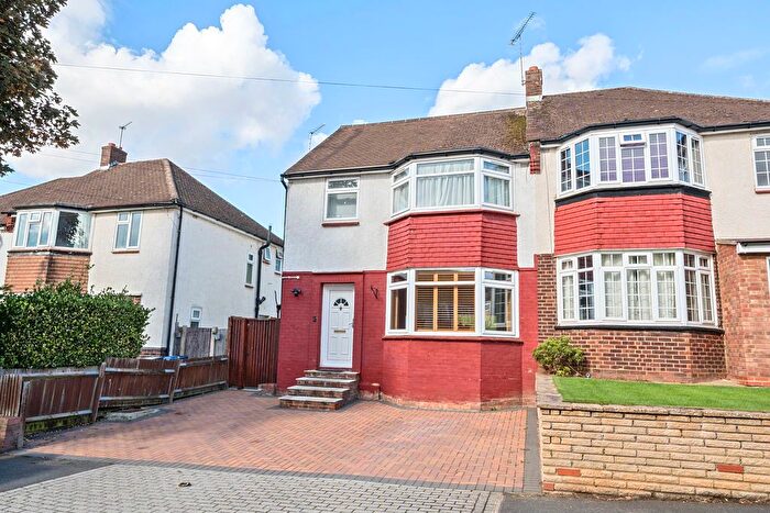 4 Bedroom Semi Detached House For Sale In Linthorpe Road, Cockfosters, EN4