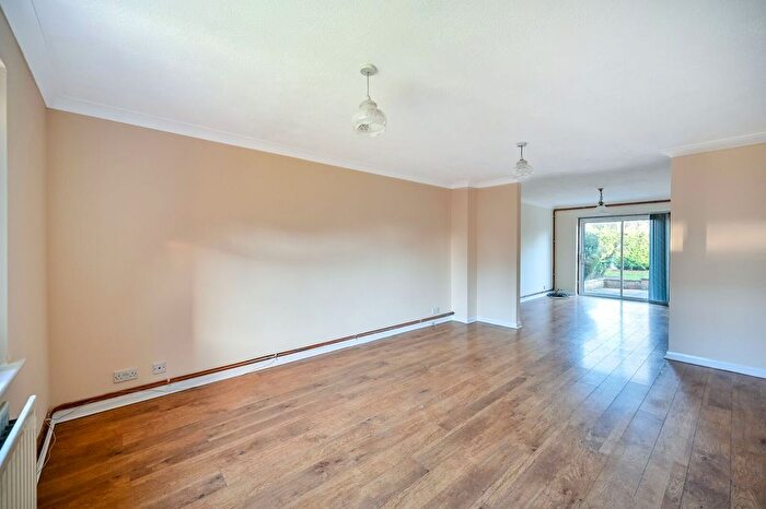3 Bedroom Detached House To Rent In Palmerston Avenue, Langley, Slough, SL3
