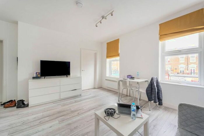 Studio To Rent In Uxbridge Road, Shepherd's Bush, London, W12