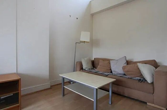 3 Bedroom Flat To Rent In Tregunter Road, London, SW10