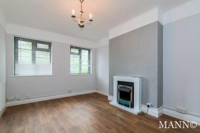 2 Bedroom Flat To Rent In Thorpe Close, London, SE26