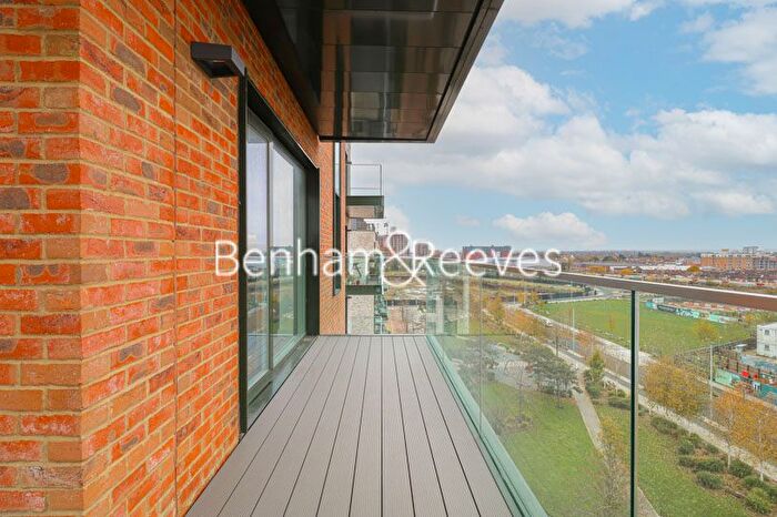 2 Bedroom Flat To Rent In Cedrus Avenue, Southall, UB1