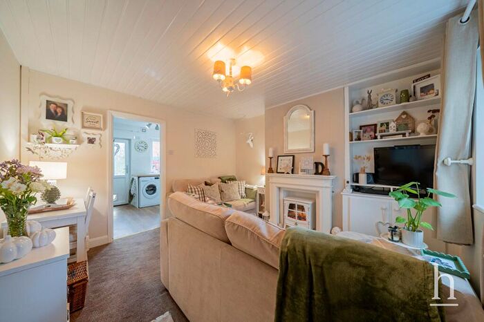 2 Bedroom Cottage For Sale In Sandy Lane, Heswall, CH60
