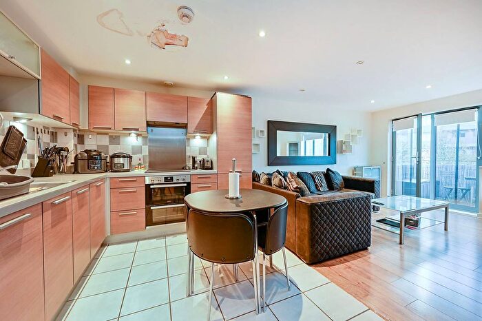 2 Bedroom Flat To Rent In Coral House, Acton, London, NW10