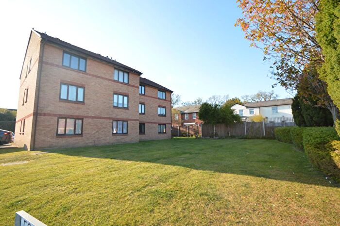 1 Bedroom Flat To Rent In Escott Place, Ottershaw, Chertsey, KT16