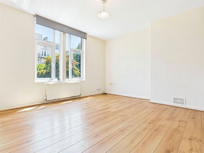 2 Bedroom Flat To Rent In Windlesham Gardens, Brighton, BN1