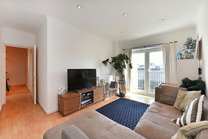 2 Bedroom Flat For Sale In Fawley Lodge, Isle Of Dogs, E14
